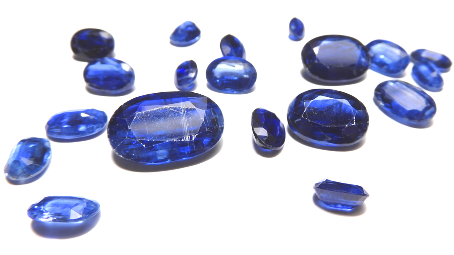 カイヤナイトとは｜惑星の色を宿す青い宝石