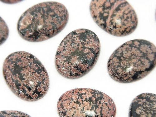 黒曜石の種類の1つでもあるフラワーオブシディアン。紋の模様が花びらのように見えるのが特徴。