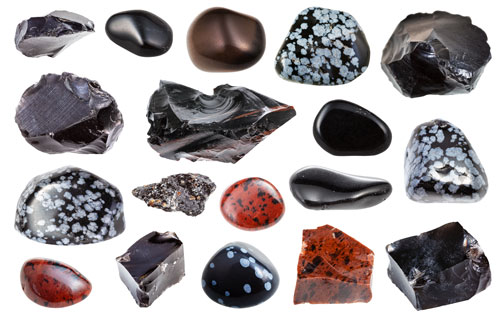 黒曜石は多数の種類がある。その色と種類を解説します。