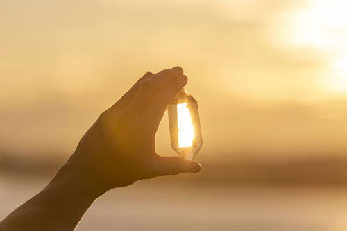 水晶の特徴や魅力、性質を解説します。