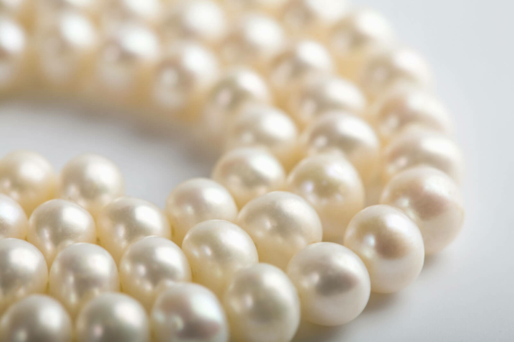 真珠とは？真珠の特徴や意味などを詳しく解説します。