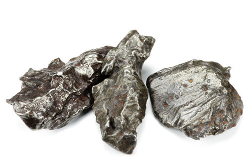 メテオライトは鉄隕石、石質隕石、石鉄質隕石に分類される。