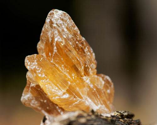 スキャポライトは2つの結晶が融合した鉱物。