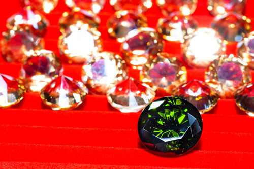 カラーダイヤモンドの種類の中にはグリーンダイヤモンドがある。