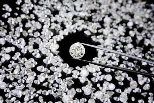 ダイヤモンドの魅力や意味について解説。