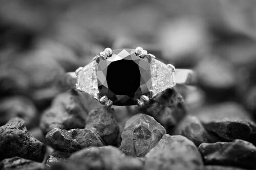 ブラックダイヤモンドのパワーストーンとしての効果や意味を解説。