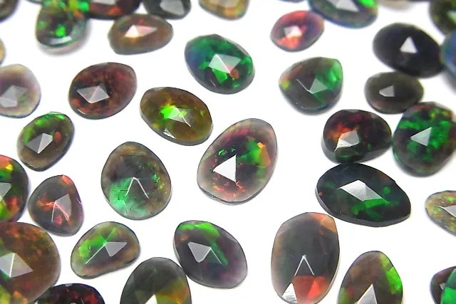 オパール｜虹のかけらと信じられた宝石